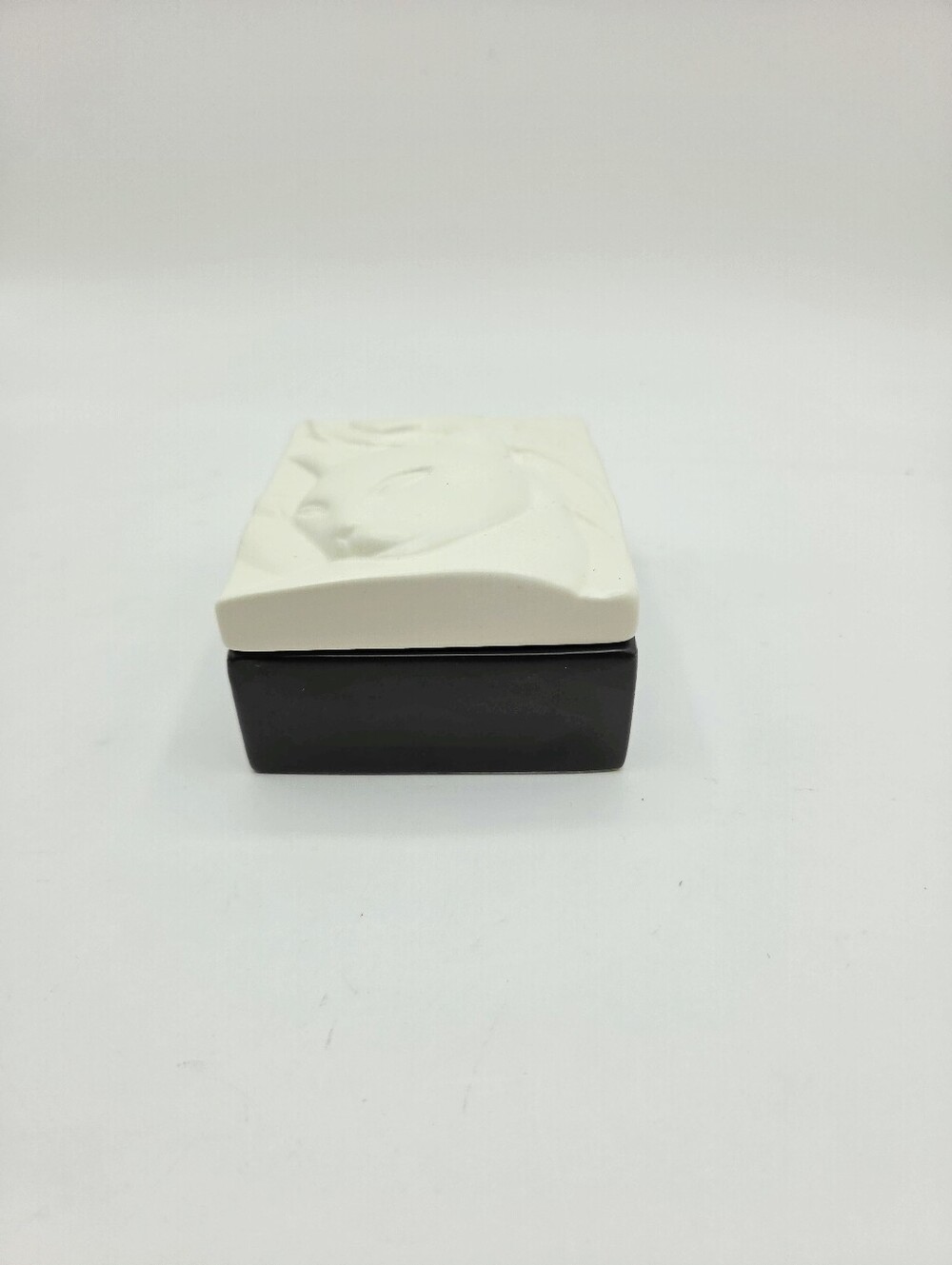 Hallmark Vintage Sculpted White Cat Porcelain Trinket Box - Art Deco - Picture 3 of 7
